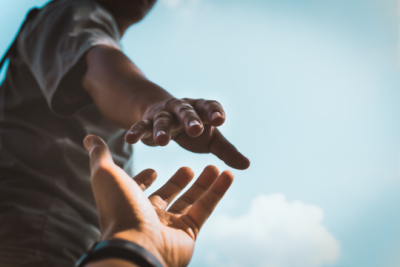 Geldzorgen? Er zijn verschillende initiatieven die u kunnen helpen. Lees er alles over in onze nieuwe blog.